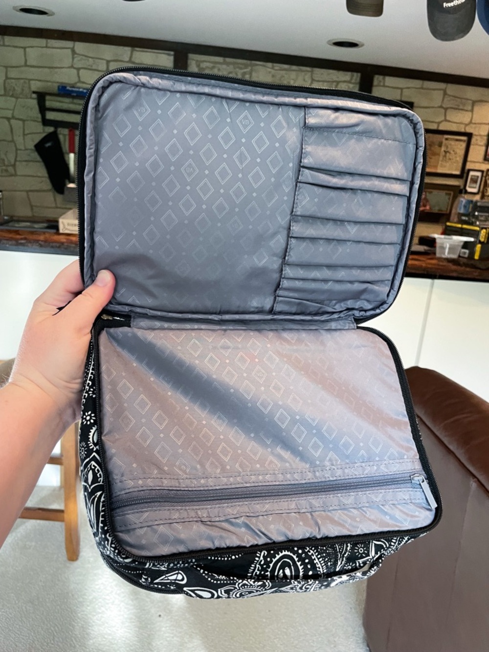 Vera Bradley Blush & Brush Makeup Case - Stellar Paisley - Black and White, GUC - Picture 3 of 7